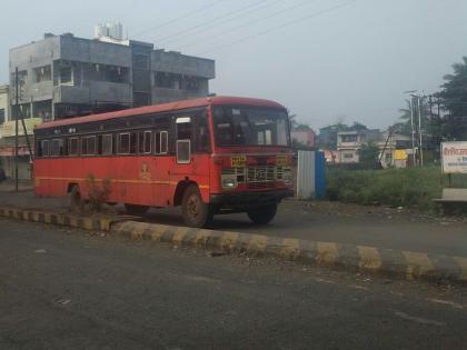 Four days later, on the ST road | चार दिवसांनंतर धाऊ लागली एसटी रस्त्यावर