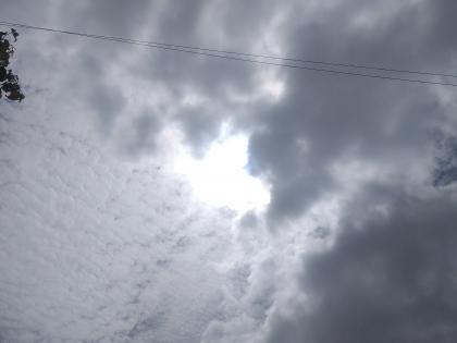 Cloudy weather hinders solar eclipse in Ahmednagar district | ढगाळ हवामानामुळे अहमदनगर जिल्ह्यात सूर्यग्रहण दिसण्यात अडथळे