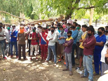 There is no facility to go..there is no facility to stay ... Administration Dhimma, crowd at Tarakpur bus stand | जाण्याची सोय नाही..राहण्याचीही सोय नाही...प्रशासन ढिम्म, तारकपूर बसस्थानकात गर्दी