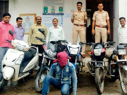 Four intimate thieves have been martinged | चार अट्टल चोरटे केले जेरबंद