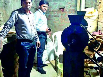 Refrigerator manufacturing machine seized | खर्रा बनविण्याची मशीन जप्त