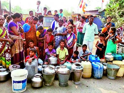 Stop the road to water in Pusad | पुसद येथे पाण्यासाठी रस्ता रोको