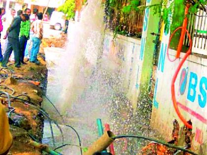 Thousands of liters of wastage every day in Yavatmal | यवतमाळात दररोज हजारो लिटर पाण्याचा अपव्यय