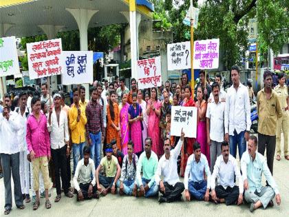 Congress protests against retarded smarterroads | रखडलेल्या स्मार्टरोडच्या विरोधात कॉँग्रेसची निदर्शने