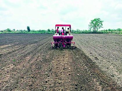 Long shivar covered with cultivation even in low rainfall | अल्प पर्जन्यमानातही लागवडीने व्यापले दीर्घ शिवार