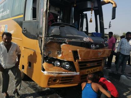 Travel bus hits bus on Nagpur-Hyderabad highway | नागपूर-हैदराबाद महामार्गावर ट्रॅव्हल्सची बसला धडक