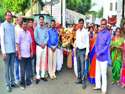 Dindi is a great start to the public library's Granth Festival | सार्वजनिक वाचनालयाच्या ग्रंथोत्सवाला दिंडीने  शानदार प्रारंभ