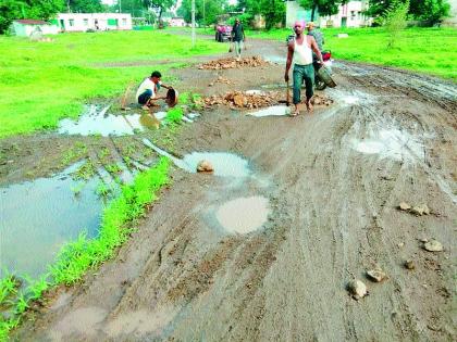  Road devotions of Deolali camp | देवळाली कॅम्पमधील रस्त्यांची दुरवस्था