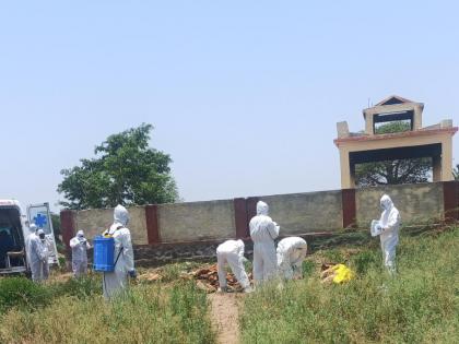 Villagers also participated in the funeral of a woman from Kothali | कोथळीतील महिलेच्या अंत्यसंस्कारासाठी ग्रामस्थांचाही सहभाग