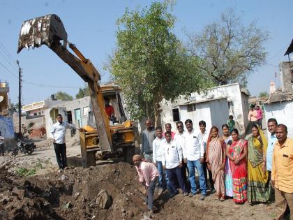 Fresh breathing taken by the main road in Thirtanga | तीसगावात मुख्य रस्त्याने घेतला मोकळा श्वास