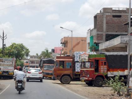 Civilian colonies threaten accidents due to warehouses | नागरी वसाहतीतील गोदामांमुळे अपघाताचा धोका