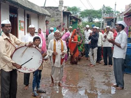 Welcome to Varunraj with palanquin at Gavve | देगाव येथे पालखीने वरुणराजाचे स्वागत