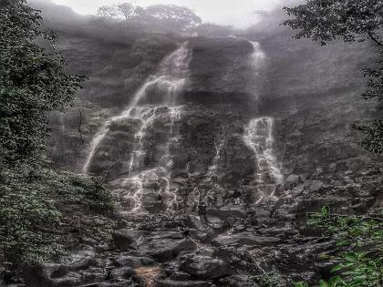 The main waterfall in Amboli has been flooded due to incessant rains for the last two days | पर्यटकांसाठी आनंदाची बातमी! आंबोलीतील मुख्य धबधबा झाला प्रवाहित