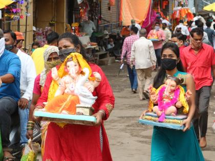 Ganpati Festival - Happy arrival of Bappa avoiding the crowd - Ganeshotsav begins | Ganpati Festival -गर्दी टाळून बाप्पांचे आनंदी आगमन-गणेशोत्सवास प्रारंभ