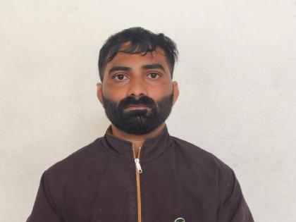 Wrestler caught selling marijuana 1 kg of marijuana seized | Kolhapur: गांजा विकणाऱ्या पैलवानाला सापळा लावून पकडले; सव्वा किलो गांजा जप्त