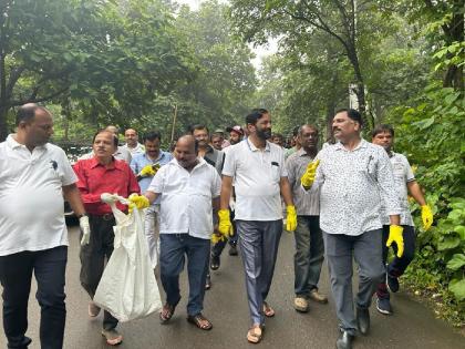 Thane, public participation is increasing with MLAs for the cleaning of Upavan forest! | ठाण्याचै येऊर, उपवनच्या जंगलाच्या साफसफाईसाठी आमदारांसह वाढता लोकसहभाग !