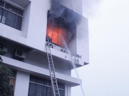 Server room fire at SBI main branch | एसबीआयच्या मुख्य शाखेत सर्व्हर रुमला आग