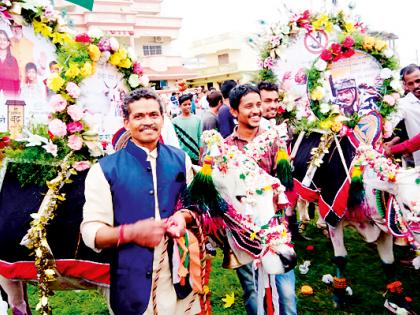 A glimpse of the dancer's door, Darwaja Bandchi in Ganeshpur's Pole | गणेशपूरच्या पोळ्यात महानायकाच्या ‘दरवाजा बंदची’ झलक