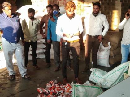 25 tonnes of fake salt was found in Jamnera | जामनेरात बनावट मीठाचा 25 टन साठा आढळला