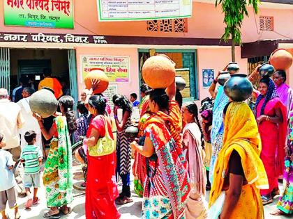 Blasted in front of the office of the Chief Minister | मुख्याधिकाऱ्याच्या कक्षासमोर फोडले मडके