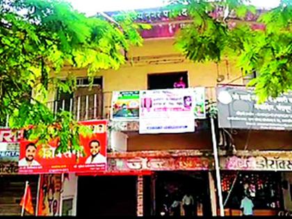 The municipality plays the municipality in front of the house of an outstanding property holder | थकीत मालमत्ताधारकांच्या घरासमोर नगर पालिका वाजविणार डफडे The municipality plays the municipality in front of the house of an outstanding property holder | थकीत मालमत्ताधारकांच्या घरासमोर नगर पालिका वाजविणार डफडे