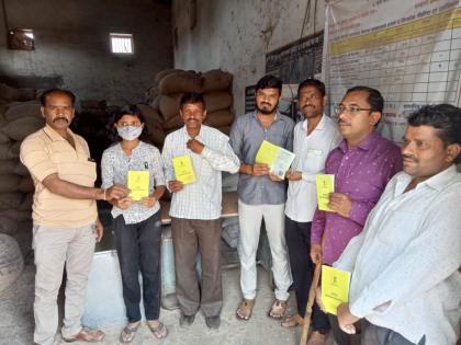 Distribution of Antyodaya Ration Card to the disabled in Mohadi | मोहाडीत दिव्यांगांना अंत्योदय रेशनकार्डचे वाटप