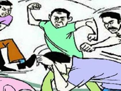 Storm blows from playing loudspeakers | लाऊडस्पीकर वाजविण्यावरून दोन गटांत तुफान हाणामारी Storm blows from playing loudspeakers | लाऊडस्पीकर वाजविण्यावरून दोन गटांत तुफान हाणामारी