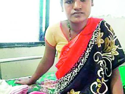 The woman left the woman in half | प्रसूत महिलेला सोडले अर्ध्यातच The woman left the woman in half | प्रसूत महिलेला सोडले अर्ध्यातच