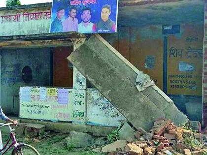 Navigator's passenger shelter collapsed | नवेझरीच्या प्रवासी निवाऱ्याचे छत कोसळले