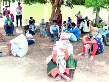 Corona testing at a rural hospital closed, increasing difficulty | ग्रामीण रुग्णालयातील कोरोना चाचणी बंद,अडचणीत झाली वाढ Corona testing at a rural hospital closed, increasing difficulty | ग्रामीण रुग्णालयातील कोरोना चाचणी बंद,अडचणीत झाली वाढ