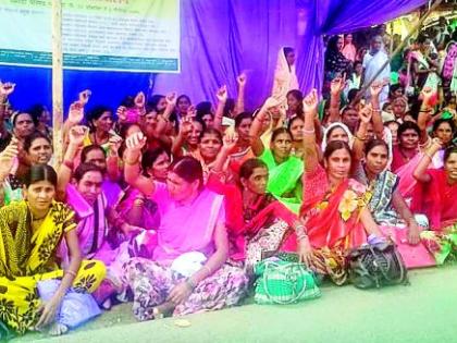 Women from self-employed women protested against ZP | स्वयंपाकीन महिलांनी काढला जि.प.वर मोर्चा