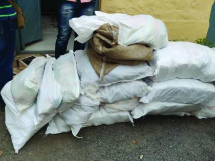 Gutkha worth lakhs seized in Khamgaon | खामगावात लाखोंचा गुटखा जप्त