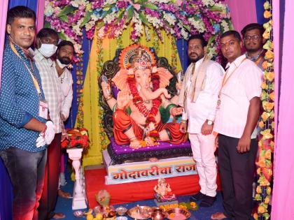 Establishment of Godavari Bappa in the bogie in the yard | यार्डातील बोगीमध्ये गोदावरीच्या बाप्पांची स्थापना