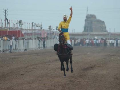  Horse competition at Chetak Festival races for equestrians | चेतक फेस्टीवलमधील अश्व स्पर्धा ठरताहेत अश्वशौकीनांसाठी पर्वणी