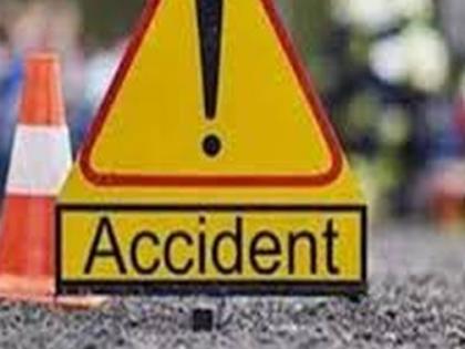 One person was killed on the spot when his bike collided with a car | कारवर दुचाकी आदळून एकजण जागीच ठार