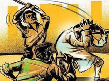 A man who approves drunkenness at Waghorde has been beaten by two men during a meeting. | वाघर्डे येथे दारुबंदीला संमती देणाऱ्या वृद्धाला भर बैठकीत दोघांकडून मारहाण