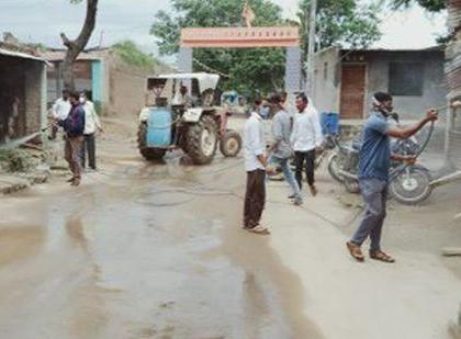 Strict lockdown due to increase in number of patients at Mandane | मंदाणे येथे रूग्ण संख्येत वाढ झाल्याने कडक लॉकडाऊन