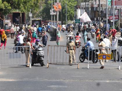 Struggling to get out of the containment zone | कंटेन्मेंट झोनमधून बाहेर पडण्याची धडपड