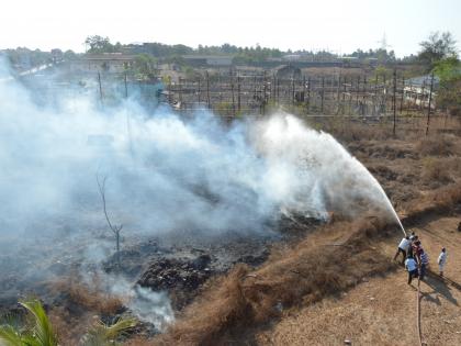 Quarkbawla Agnitandav of Ratnagiri; Market escapes | रत्नागिरीतील कुवारबावला अग्नितांडव; बाजारपेठ बचावली