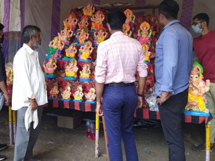 Crowds thronged the market on the eve of Ganeshotsav in Bhusawal | भुसावळात गणेशोत्सवाच्या पूर्वसंध्येला बाजारपेठेत उसळली गर्दी