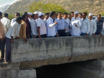 Surge inspection by left water reservoirs of left canal | सुळे डाव्या कालव्याची जलसंपदामंत्र्यांकडून पाहणी