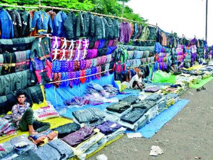 Malegavi is equipped with warm clothing stores | मालेगावी उबदार कपड्यांची दुकाने सजली