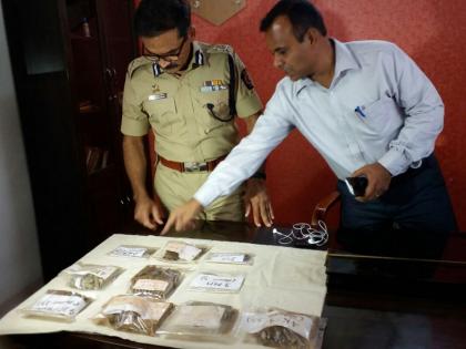 nashik,vasali,268, alunition,recovered | वासाळी शिवारातील नदीपात्रात २१२ जिवंत काडतुसे