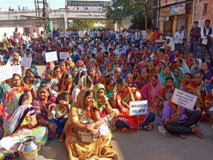 Janakrosh Handa Morcha hit Dharangaon | जनआक्रोश हंडा मोर्चाने दणाणले धरणगाव