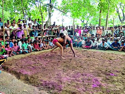 Wrestling tactics in genuine soils | अस्सल मातीत कुस्तीच्या डावपेचाची दंगल