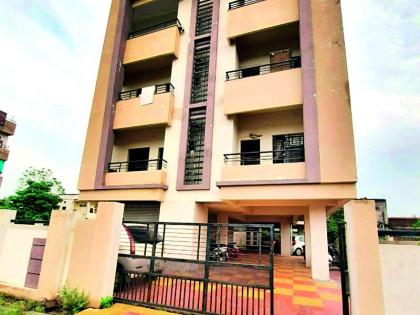 Unauthorized floors erected in the parking lot of the apartment | अपार्टमेंटच्या वाहनतळावर उभारले अनधिकृत गाळे Unauthorized floors erected in the parking lot of the apartment | अपार्टमेंटच्या वाहनतळावर उभारले अनधिकृत गाळे