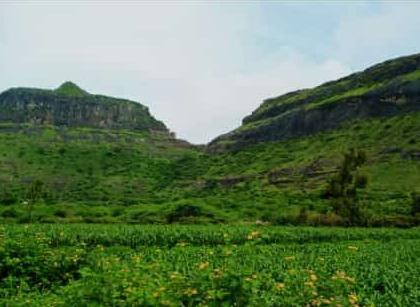 Ankai fort closed for devotees, tourists; Monday's trip canceled | भाविक, पर्यटकांसाठी अनकाई किल्ला बंद; सोमवारची यात्रा रद्द