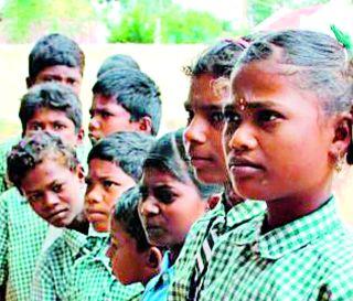 There were no books in tribal schools | आदिवासी शाळांमध्ये पुस्तके आलीच नाहीत