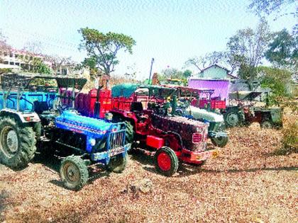 Action on six vehicle owners in Nandagavi | नांदगावी सहा वाहनधारकांवर कारवाई