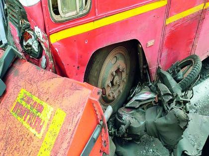 Driver suffers heart attack in running bus; The passengers narrowly escaped | धावत्या बसमध्ये चालकाला आला हृदयविकाराचा झटका; प्रवासी थोडक्यात बचावले